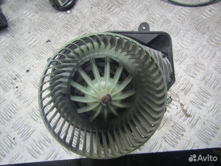 Моторчик печки Volkswagen Passat B5 2000 8D1820021