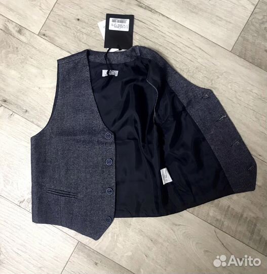 Жилет школьный Berna, Италия, 10 лет, новый