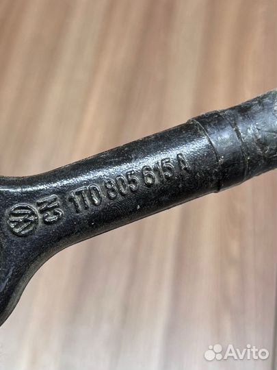 Крюк буксировочный VAG