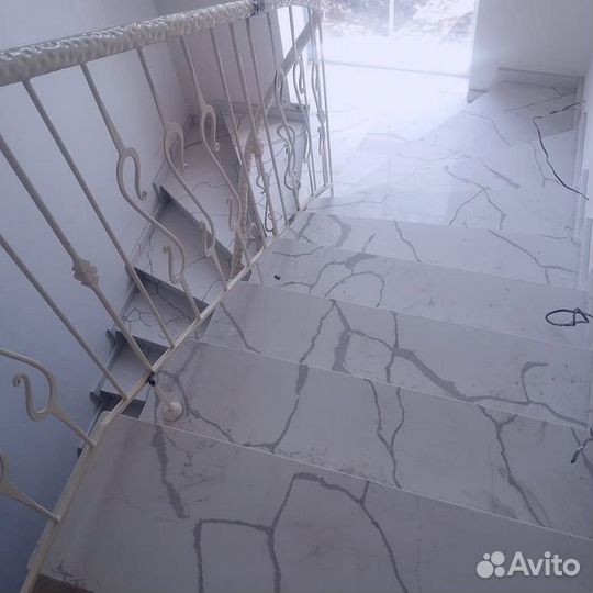 Лестница из акрила