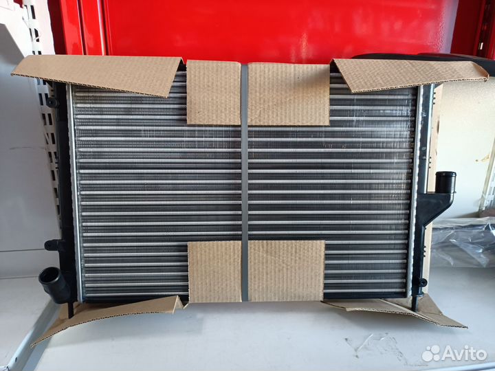 Радиатор охлаждения Nissan Almera G15