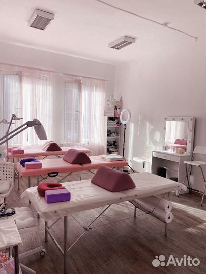 Лешмейкер (мастер по наращиванию ресниц)