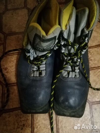 Беговые лыжи и ботинки