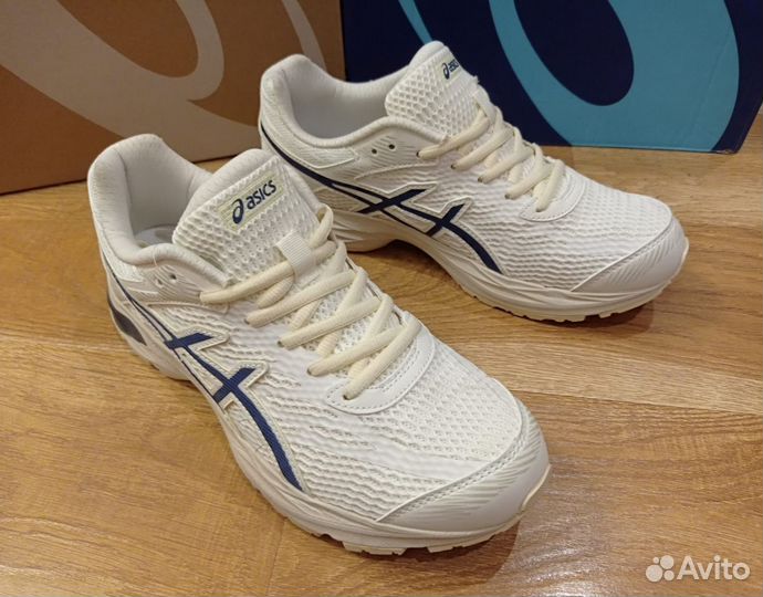 Кроссовки Asics