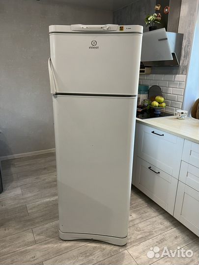Холодильник indesit