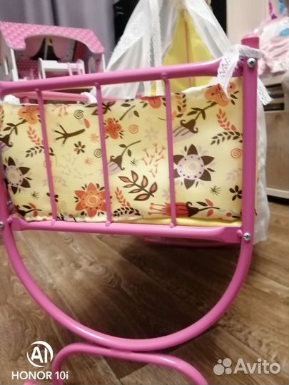 Игрушечная кровать с балдахином