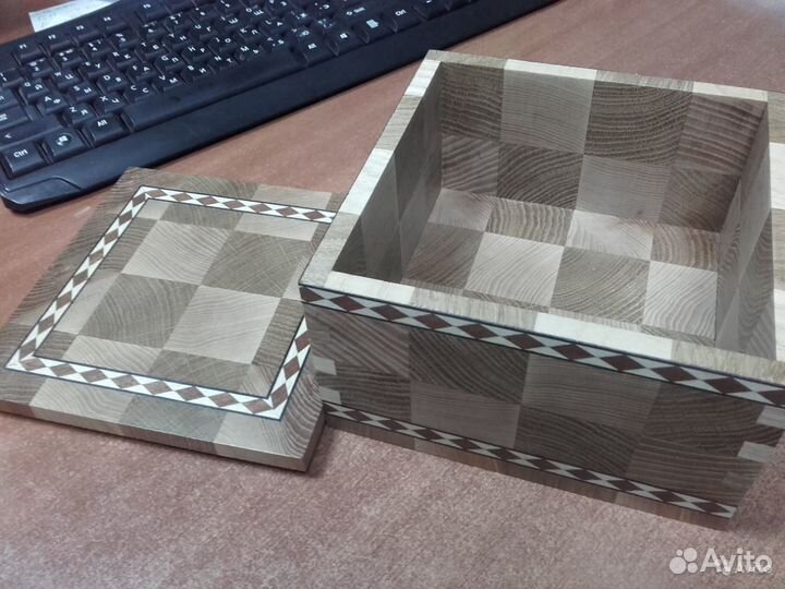 Шкатулка с инкрустацией маркетри