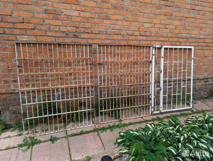 Металлические решетки на окна бу