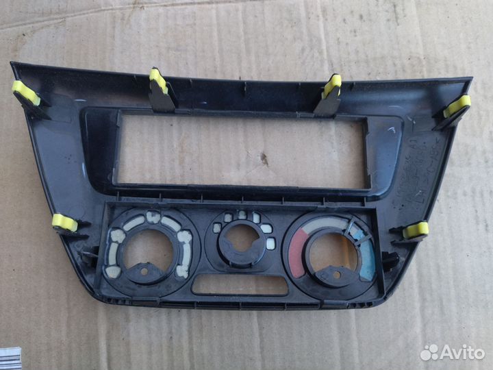 Рамка панели управления печкой, магнитолы Lancer 9