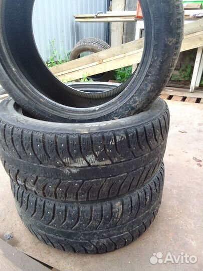 Bridgestone Ice Cruiser 7000 215/50 R17