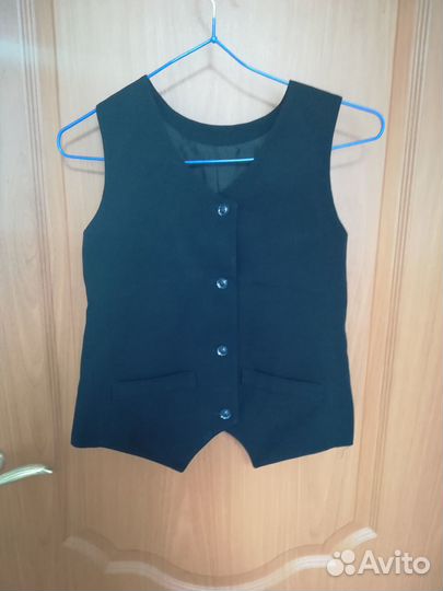Жилет на девочку школьный