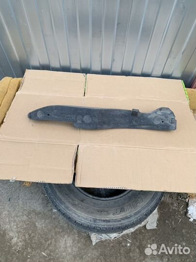 Наполнитель левого крыла Toyota Camry 40