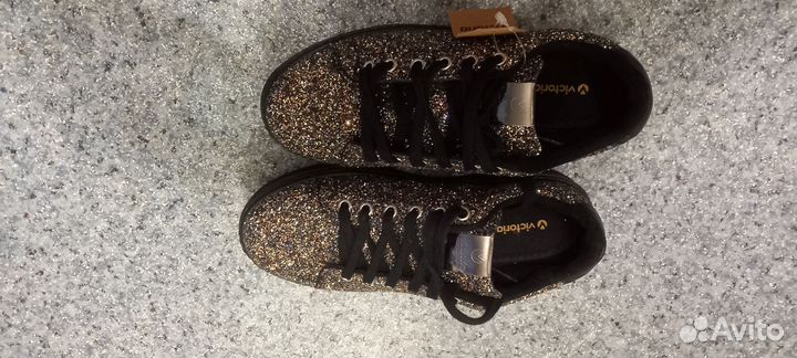 Кроссовки женские