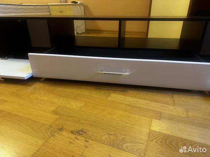 Полка под телевизор