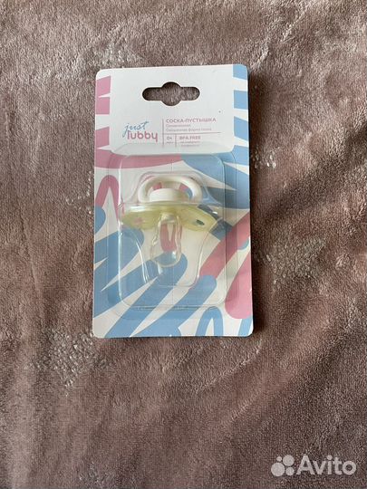 Пустышка силиконовая Lubby со скошенным соском 0+