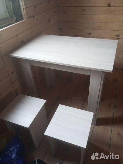 Стол+4 табурета