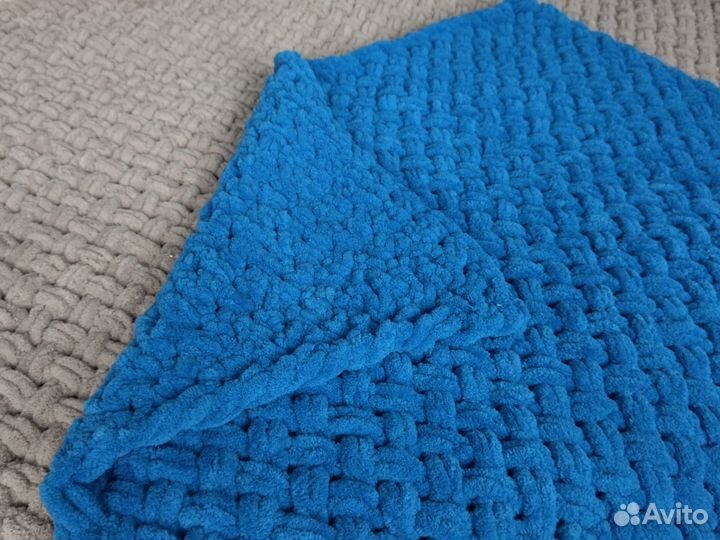 Вязаный мягкий плед ручной работы