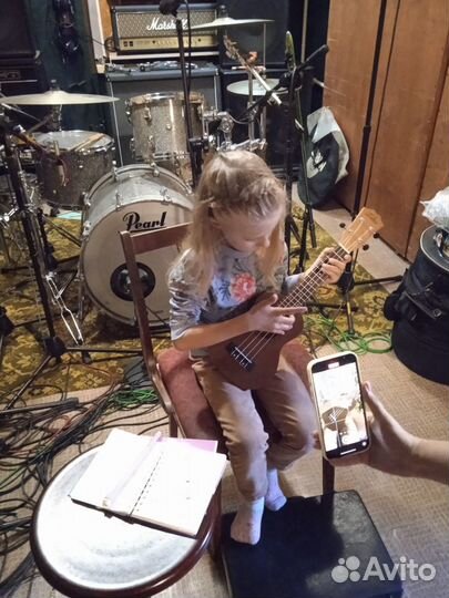 Уроки игры на укулеле, преподаватель