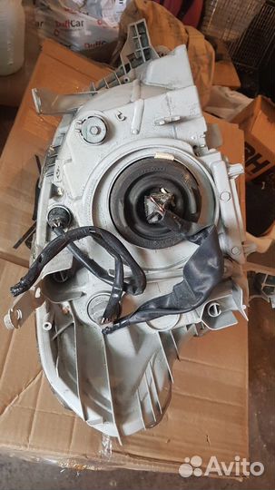 Фара передняя Toyota Raum NCZ20