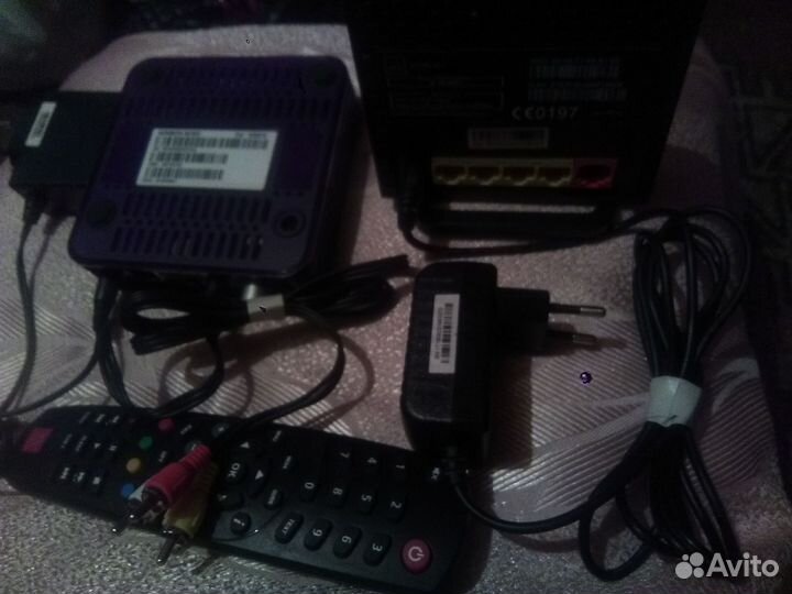 Цифровая приставка и роутер ин-ета Дом.ру