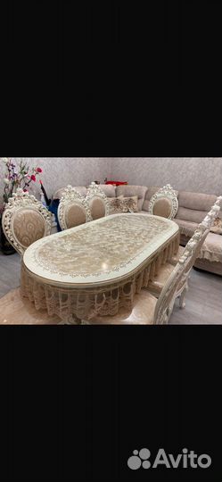 Стол круглый со стульями для гостиной