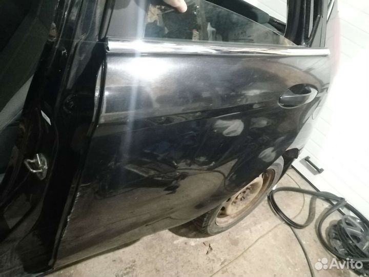 Дверь задняя левая Ford Fiesta Mk6 форд фиеста 6