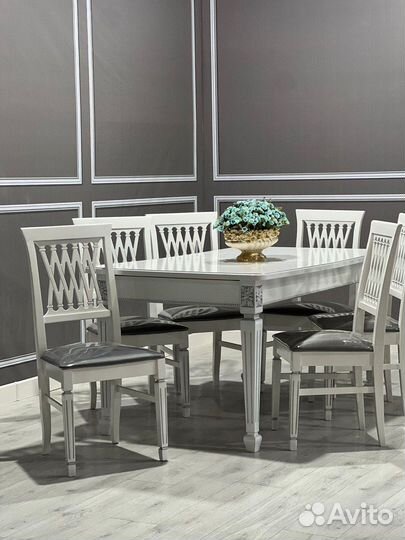 Новые стол и стулья