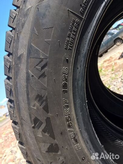 Bridgestone Blizzak DM-V2 225/65 R17