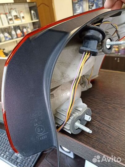 Задний левый внешний фонарь Ford Focus 3 седан