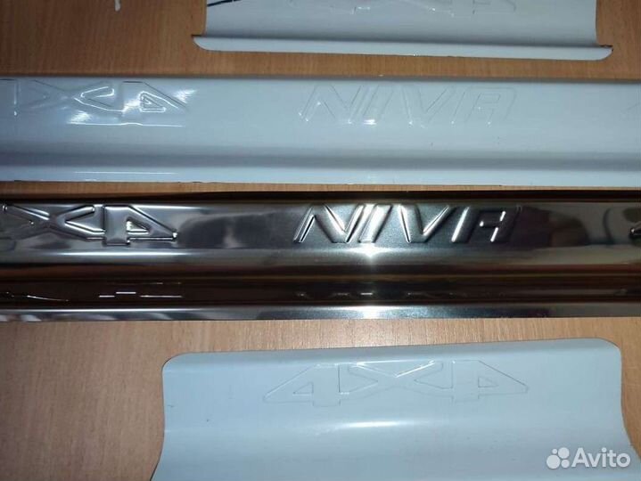 Накладки на пороги Chevrolet Niva (нержавейка)