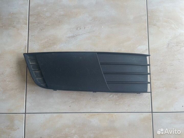 Решетка в бампер передняя правая Skoda Octavia A7