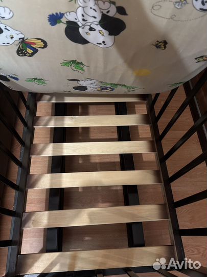 Кроватка для новорожденных с маятником