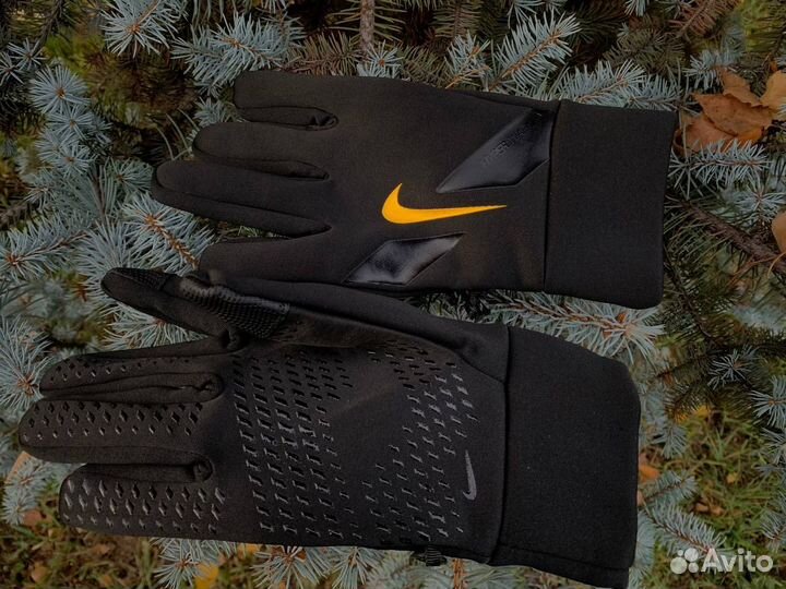 Перчатки Nike hyperwarm