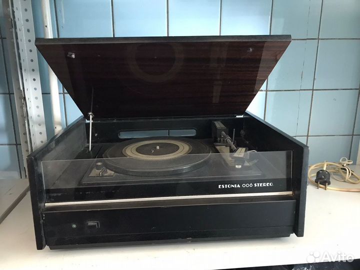 Estonia 006 и JVC AL-E31 проигрыватель винила