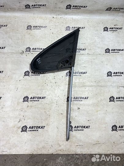 Форточка передняя левая Пежо 307