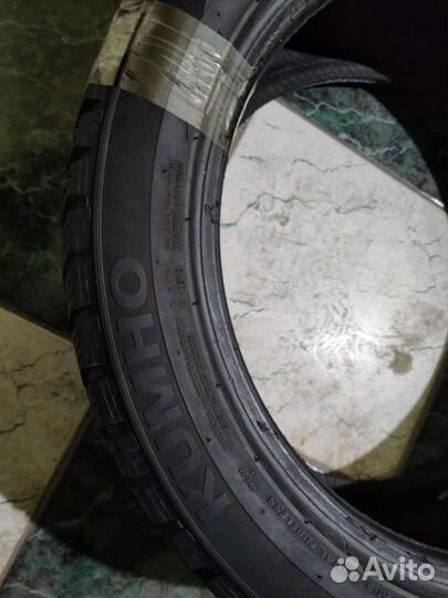 Kumho WinterCraft Ice WI31 235/45 R17 97T