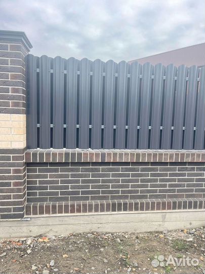 Забор из евроштакетника