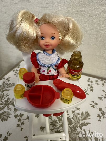 Barbie Eatin fun Kelly