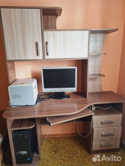 Компьютерный стол