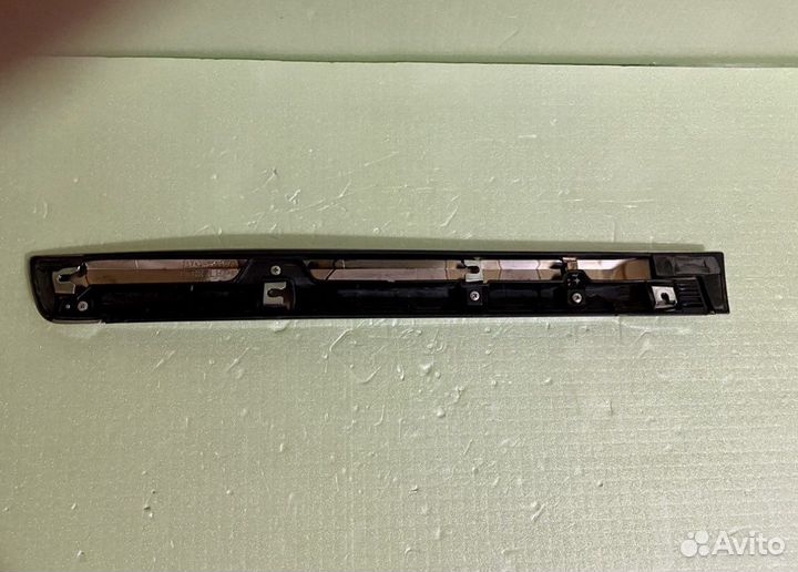 Молдинг задней двери Toyota LC200 левый