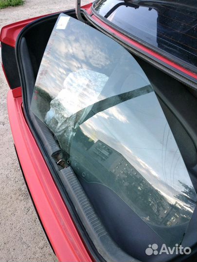 Стекло боковое mazda familia, mazda 323