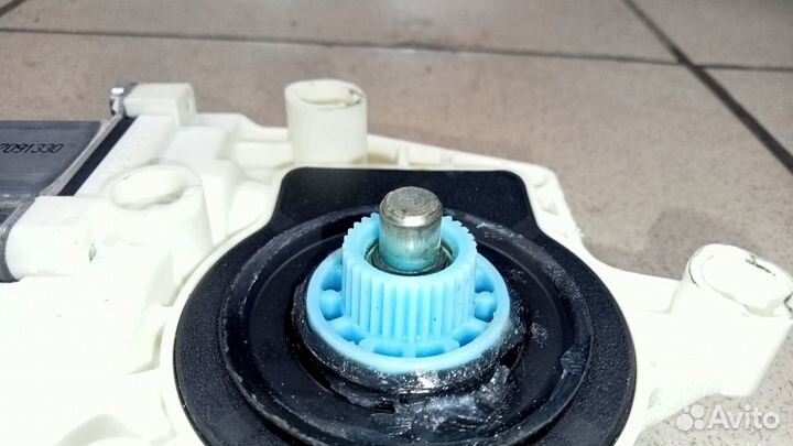 Мотор стеклоподъемника задн прав двери Октавия A5