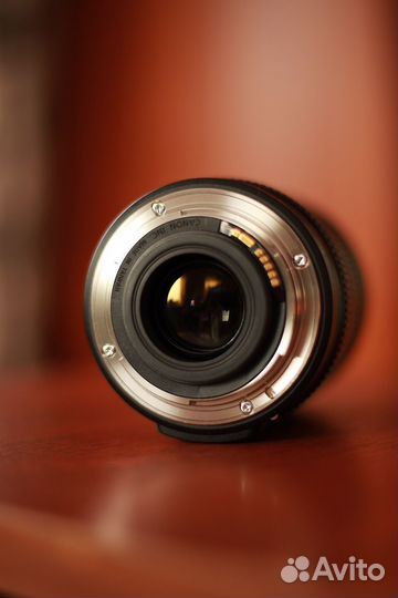 Объектив Canon ef-s 18-135mm 3.5-5.6 is