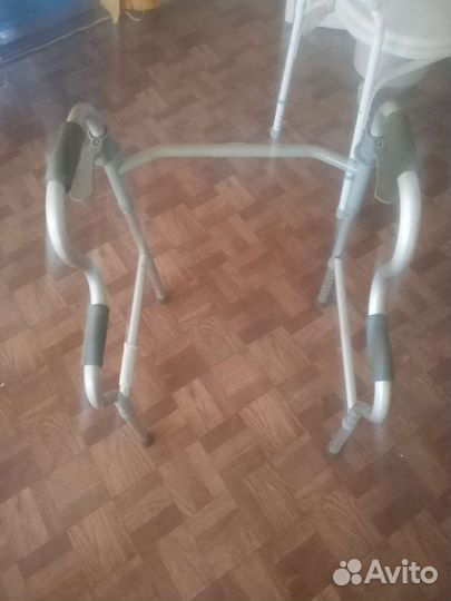 Ходунки для взрослых и кресло туалет новый