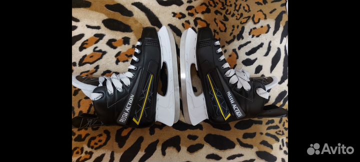 Коньки хоккейные