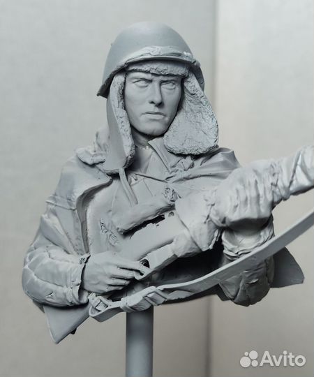 Настольная фигурка