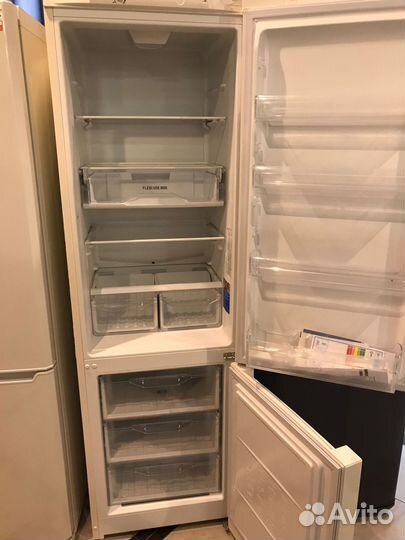 Холодильник Indesit DS4200E