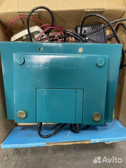 Старый проводной телефон