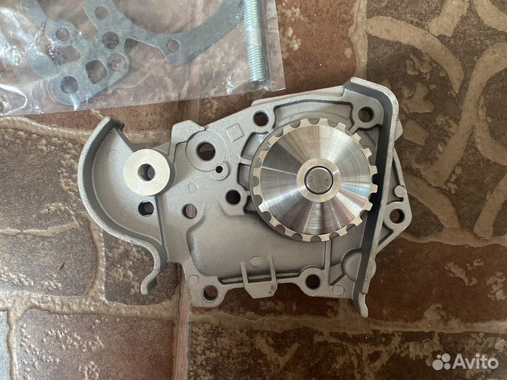 Помпа, насос водяной, LADA largus, Renault Logan