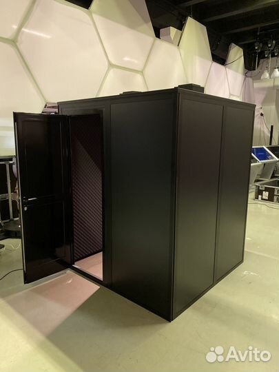 Вокальная звукоизоляционная дикторская кабина